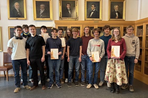 Foto: Kerstin Erdal en gruppe mennesker som poserer for et bilde