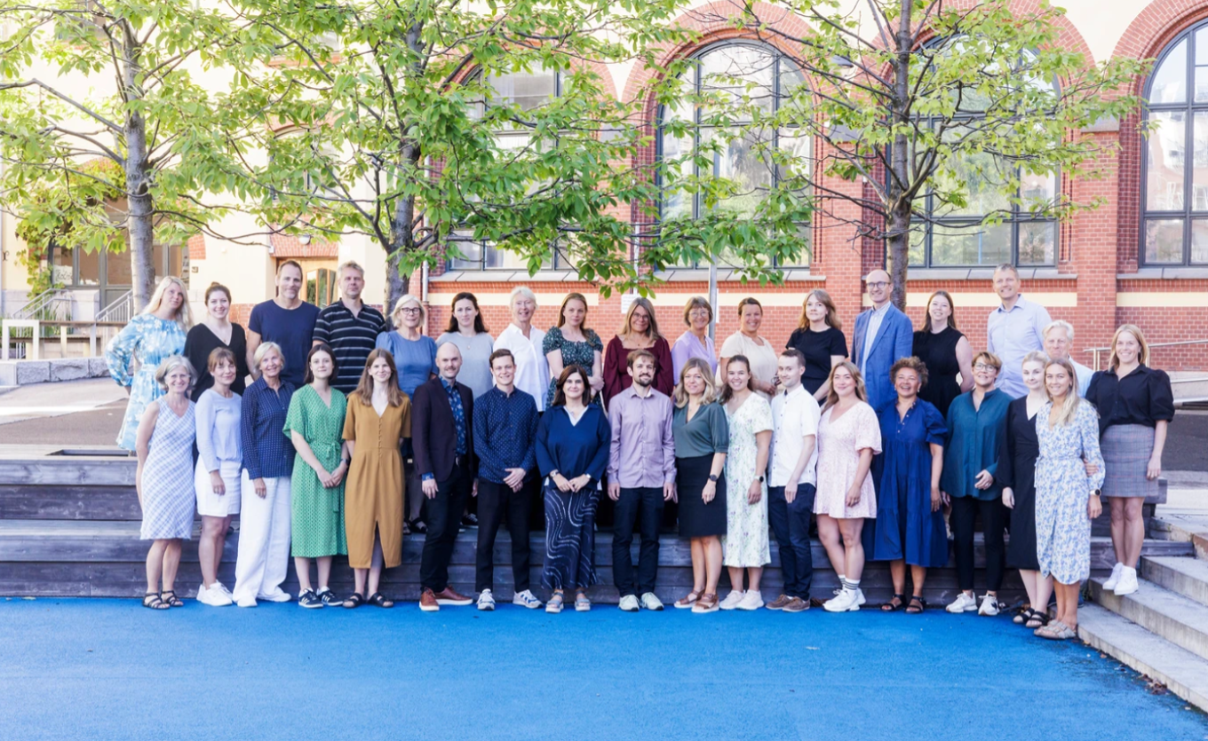 Foto: Adrian Nielsen / Fritt Ord Fri bruk for presse i forbindelse med omtale av Fritt Ords priser en gruppe mennesker som poserer for et bilde