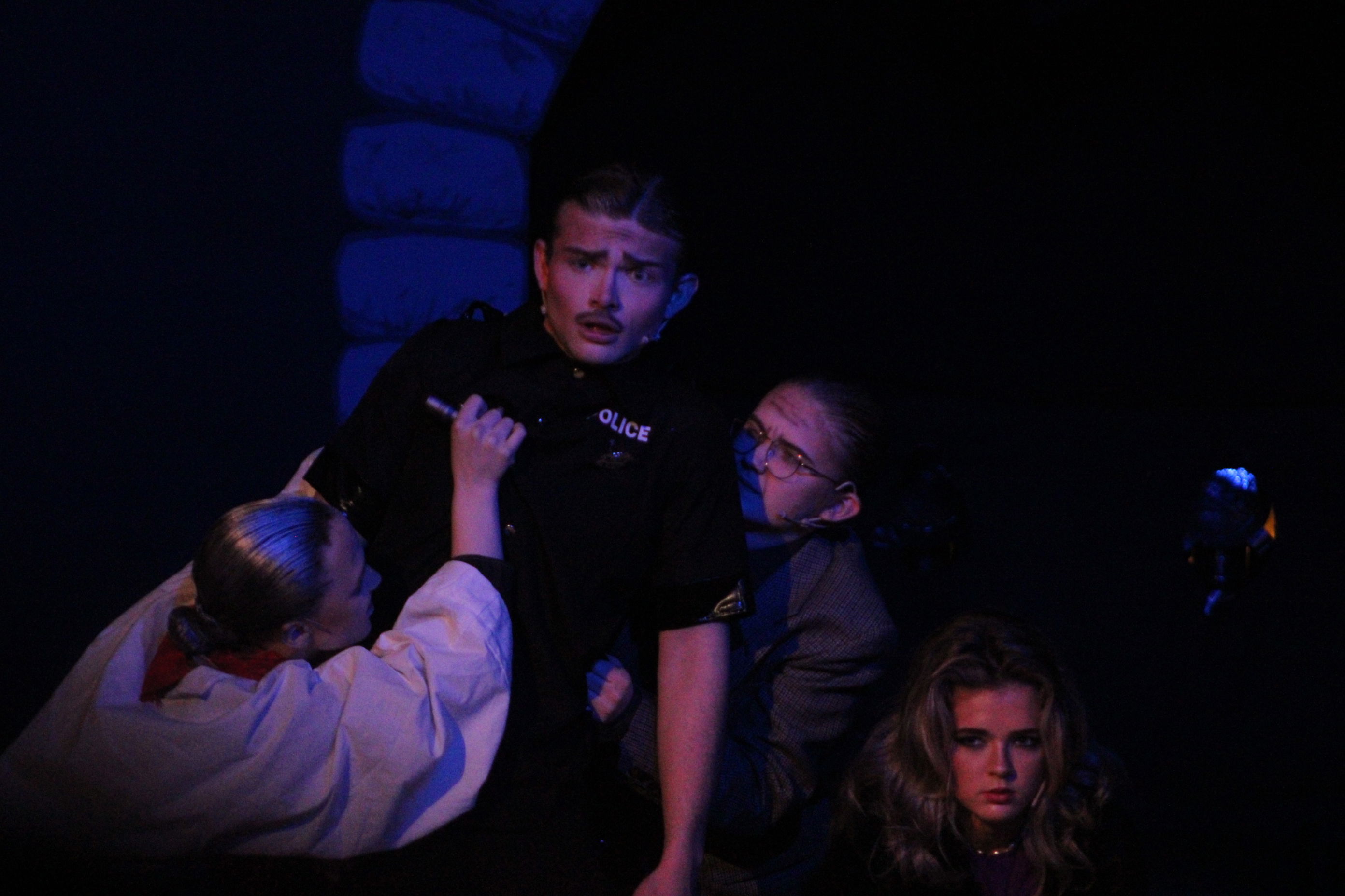 Foto: Solan Farstad-Hareide, Camilla Varstad, Maria Vesterås en gruppe mennesker som poserer for et bilde