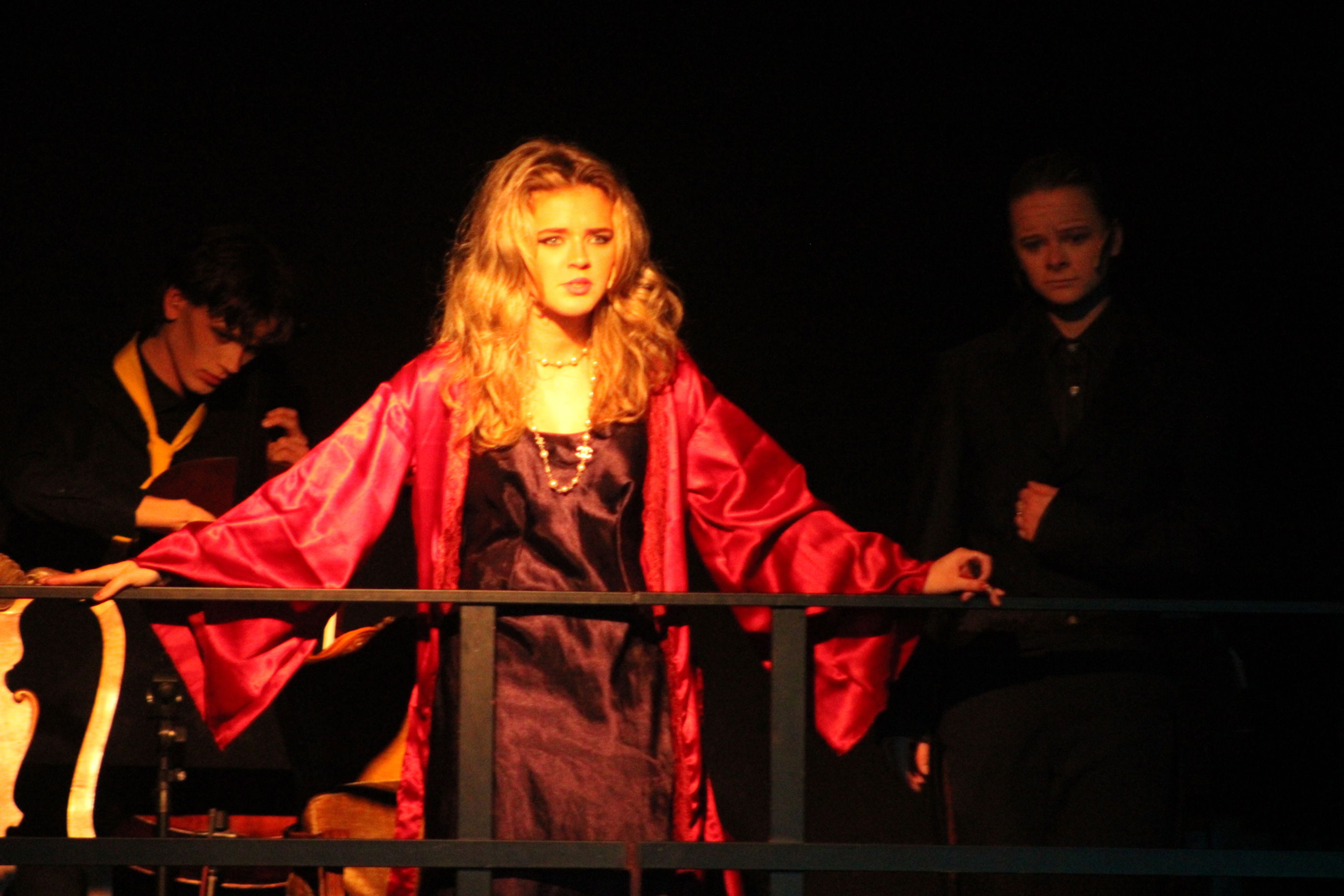 Foto: Solan Farstad-Hareide, Camilla Varstad, Maria Vesterås en person i rød frakk