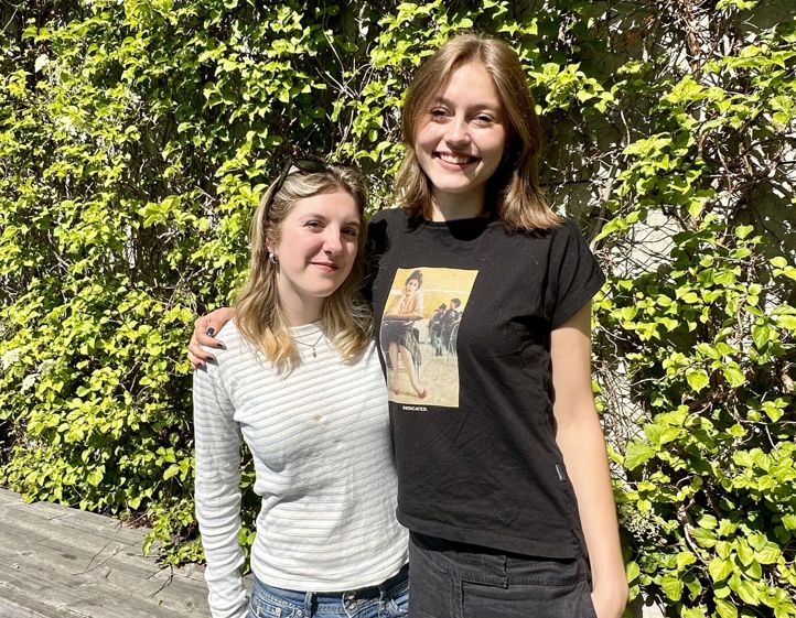 en person og person som poserer for et bilde