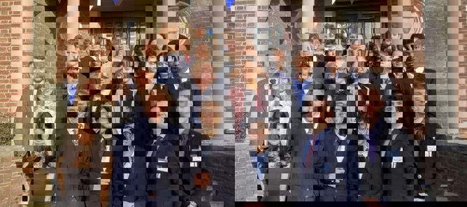 Foto: Julia Kagge en gruppe mennesker som poserer for et bilde