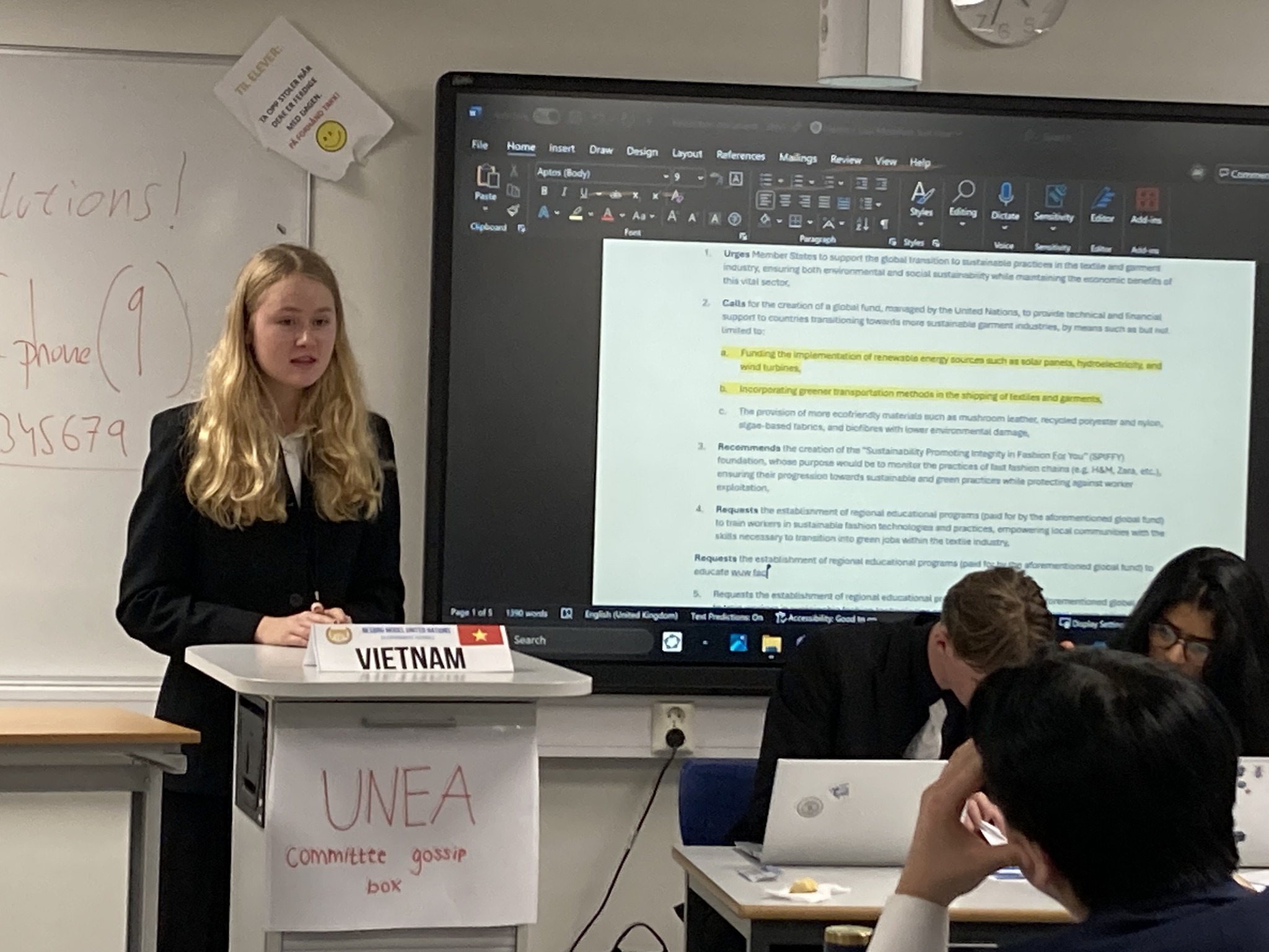 en person som holder en presentasjon