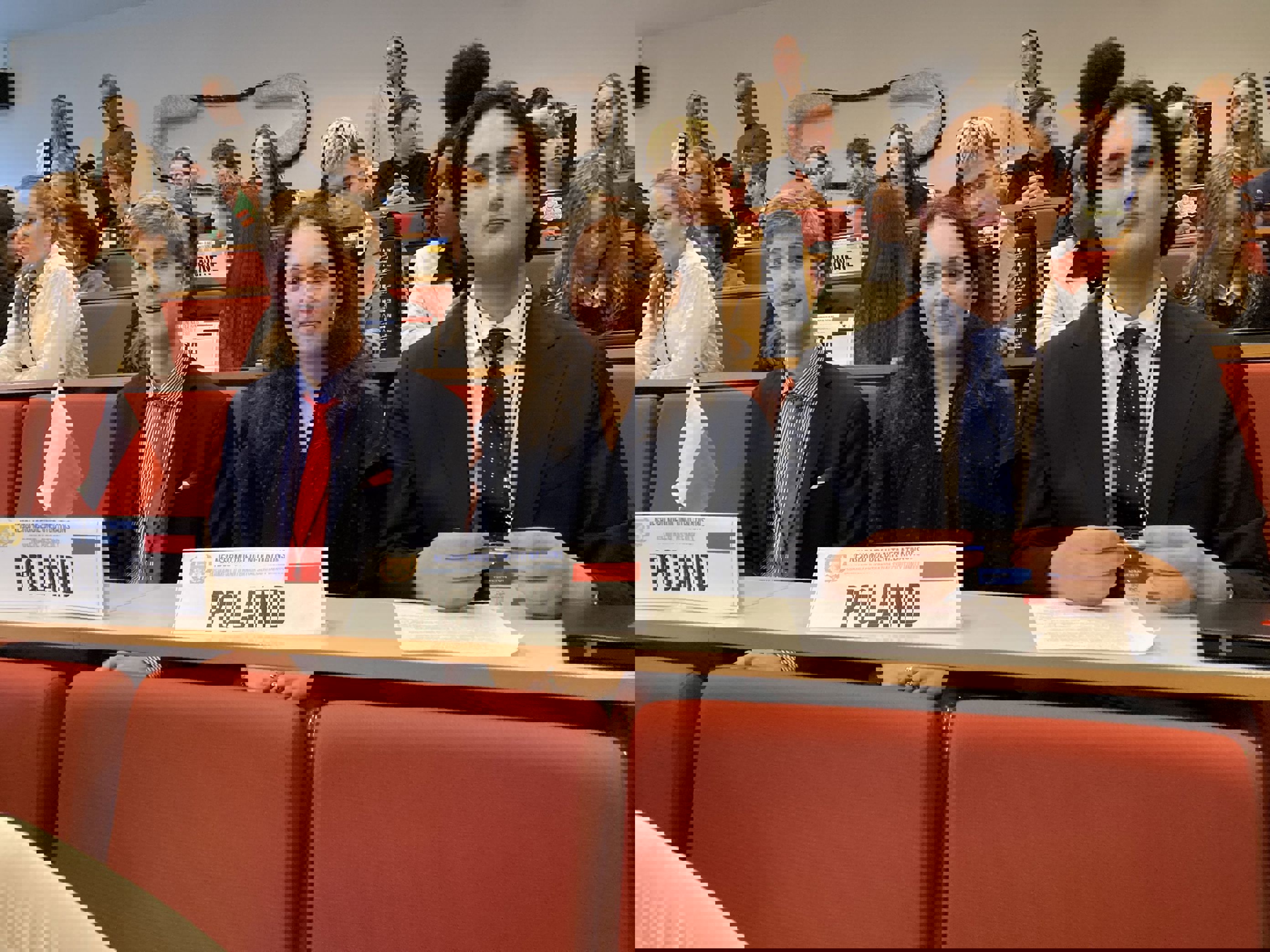 Foto: Julia Kagge en gruppe mennesker som sitter ved et bord