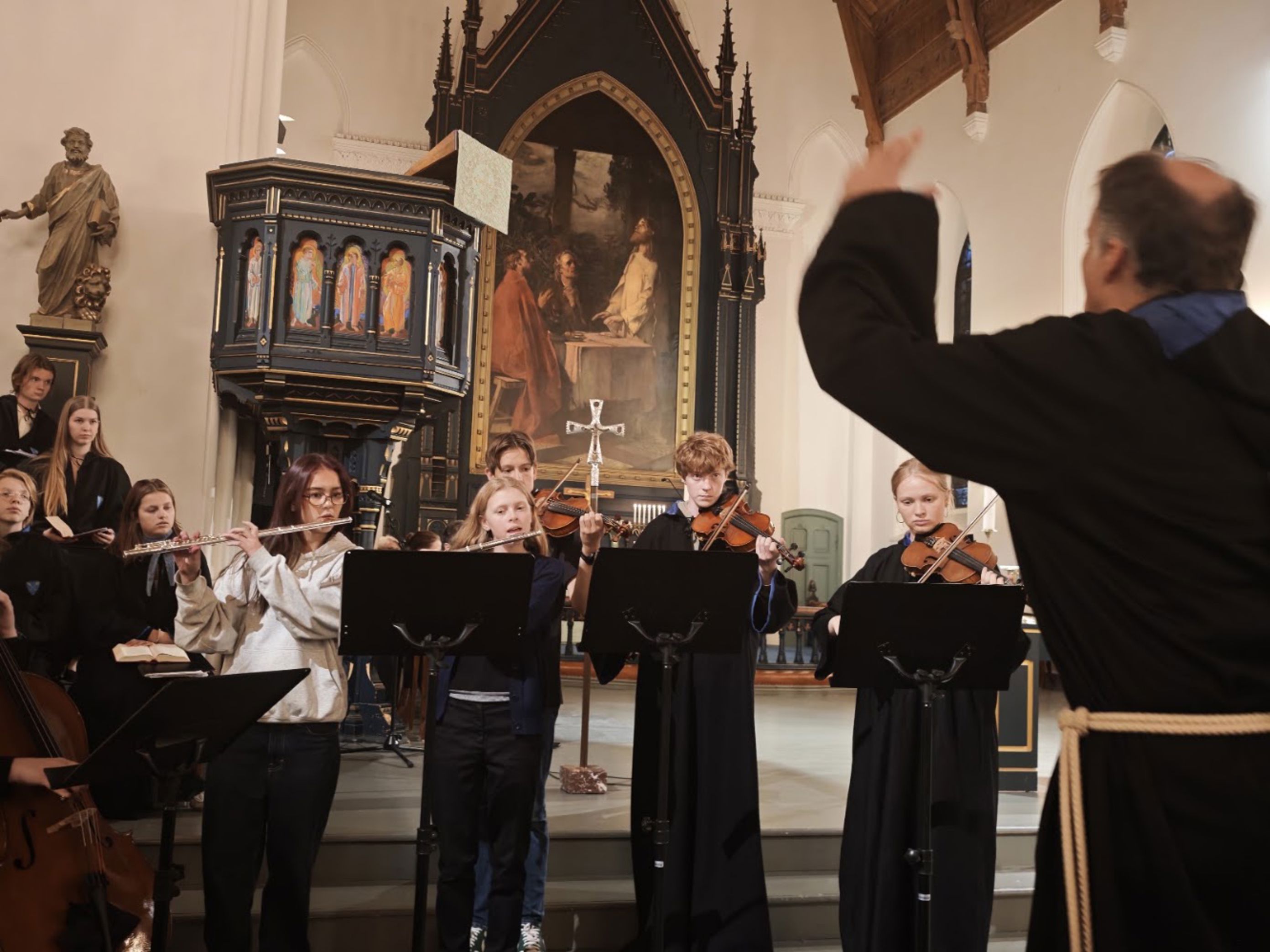 Foto: Ulysse Le Bihan en gruppe mennesker som spiller instrumenter