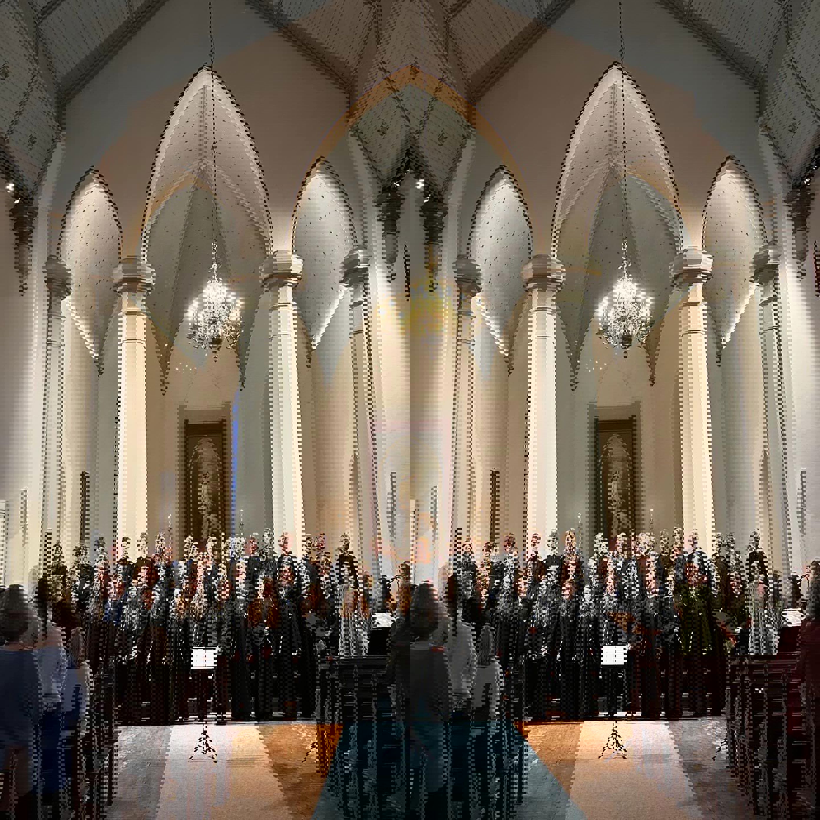 Foto: Regine Lundevall Bergersen En gruppe mennesker i en kirke