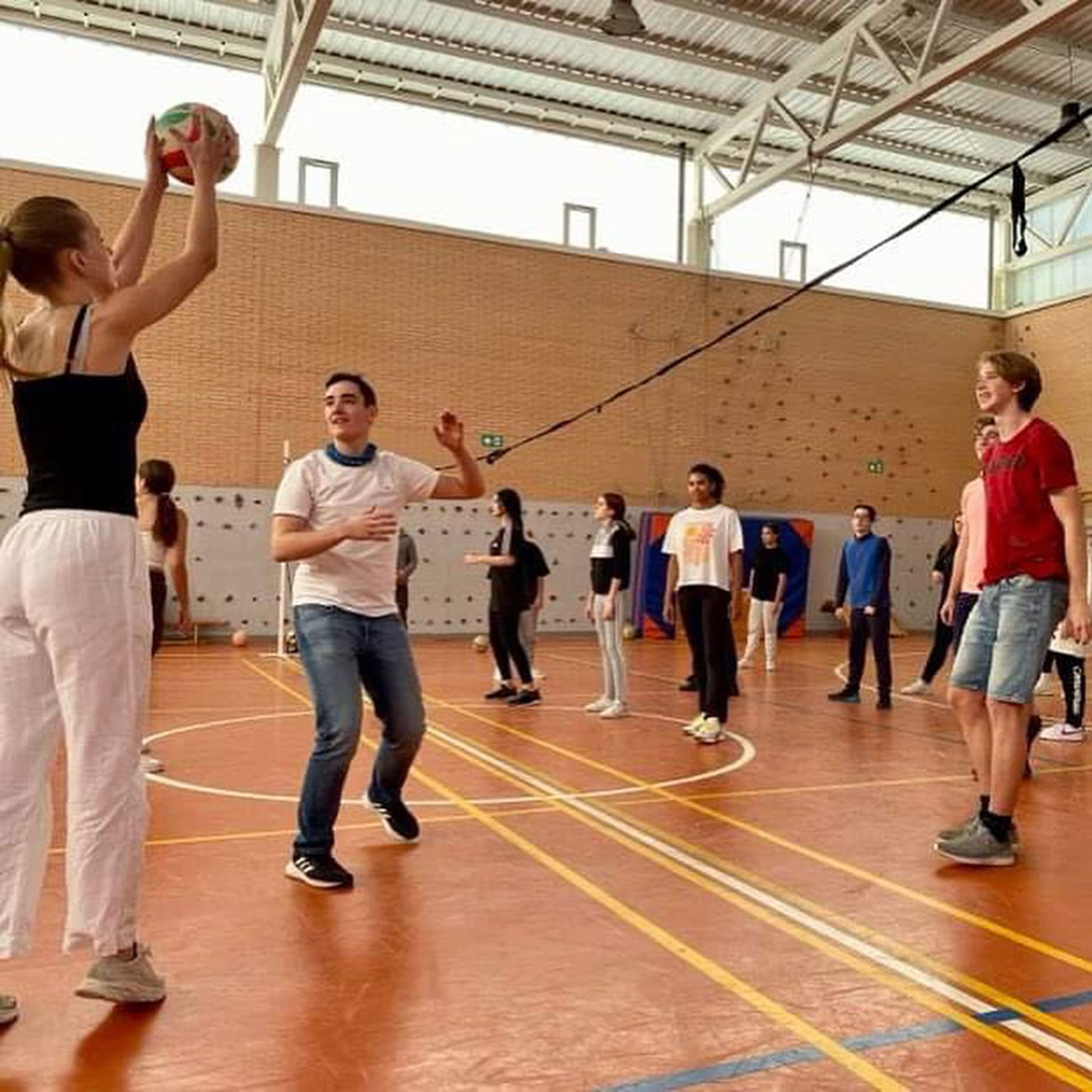 Foto: Trude Bjerga en gruppe mennesker i et treningsstudio