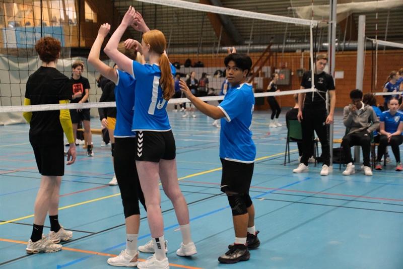 En gruppe barnr i et treningsstudio