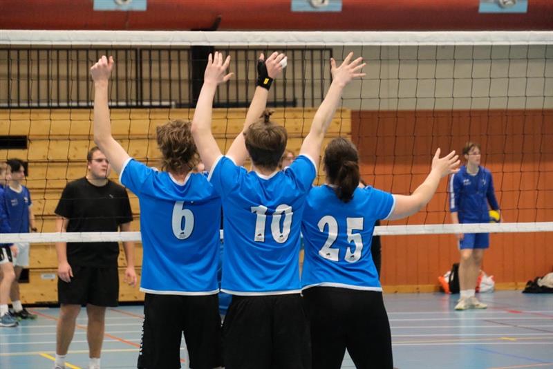 en gruppe mennesker i et treningsstudio