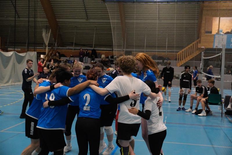 en gruppe mennesker i et treningsstudio