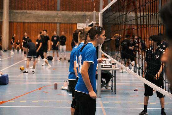 En gruppe mennesker i et treningsstudio