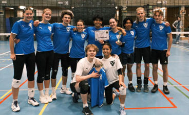 Foto: Katta Volley en gruppe mennesker som poserer for et bilde
